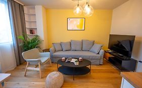 Design 1Bdr Apartment Near City Center