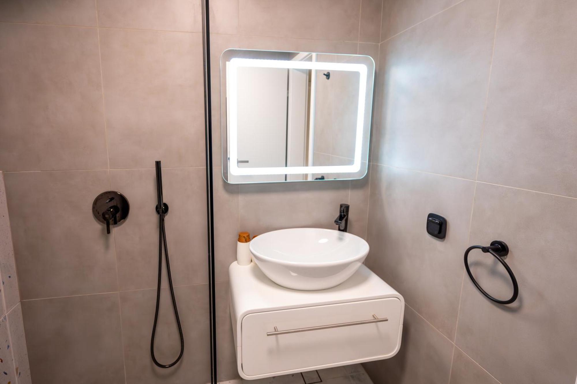 Design 1Bdr Apartment Near City Center Sofia Esterno foto